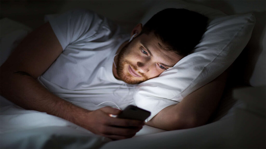 How Modern Phones harm your brain at sleeping time